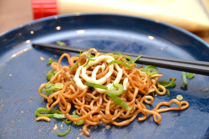 Hאi߂铹ŁAԂ̃}l[Y{B悭܂