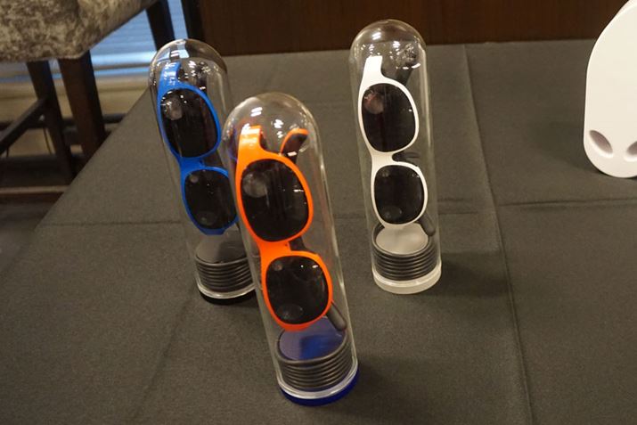 ʏ̃Kl̂悤ɐ܂肽Ŏ[ł̂uNrealLightv̖́iʐ^͊Ĵ́j