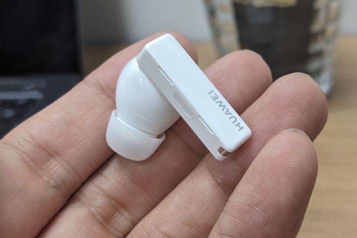 lpXeɃt@[EFC̃SvgꂽuFreeBuds ProvB^b`͂̃Xeōs܂