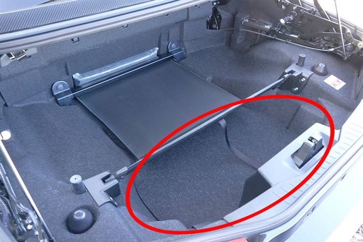 낷Ƃɂ́AIȃJ[SXy[X͐Ԋۂň݂͂̂ƂȂ܂