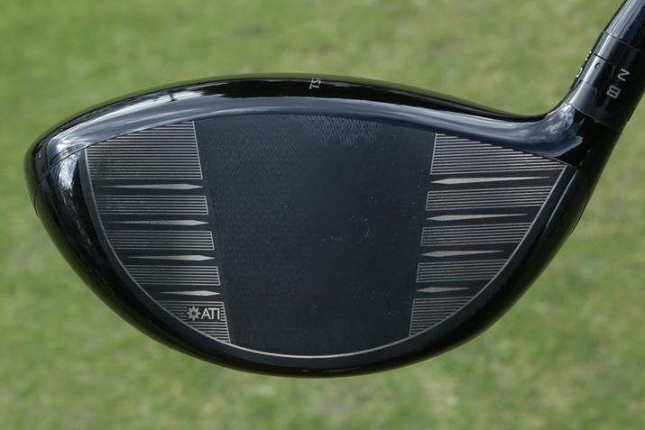 TSi2lATSi3ɂVfނATI425tF[X̗p܂Bœ_GA͍AgDƃq[ɖ͗l邱ƂŁA\ƂɃtF[X̌킩₷ȂĂ܂