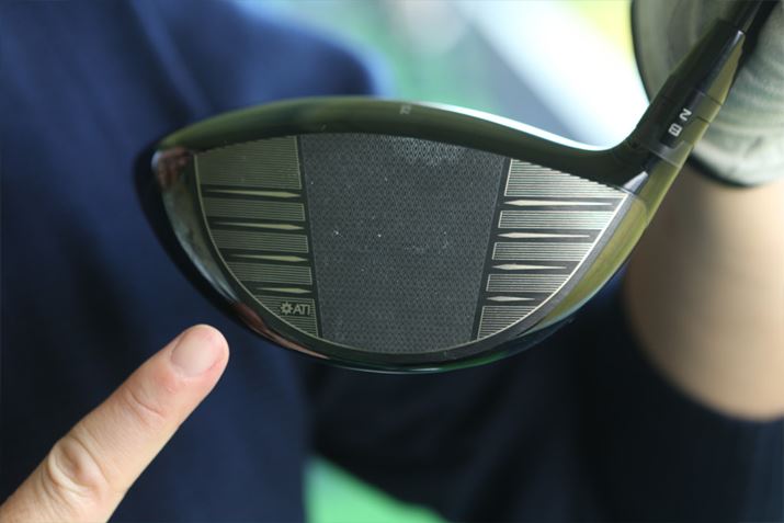 V̗pATI425tF[XBOŊ̓\tgɂȂA{[̌ɑ傫^Ă܂