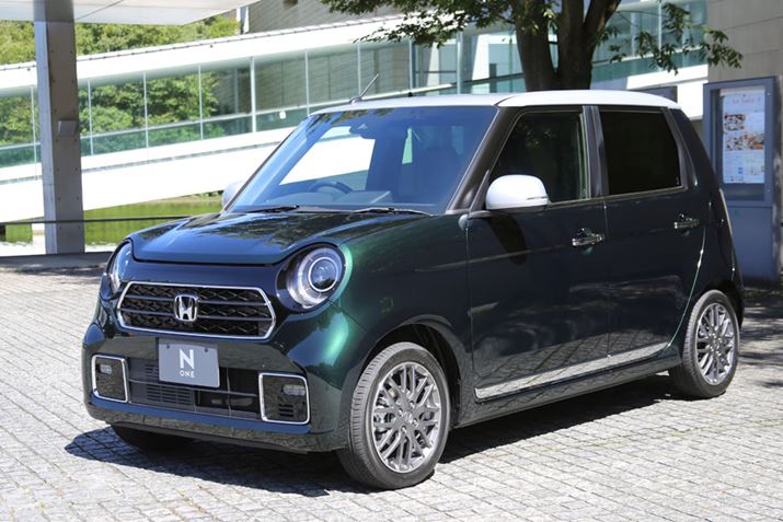 z_ V^uN-ONEvPremium TourerO[hɂ́A^[{GWڂĂ