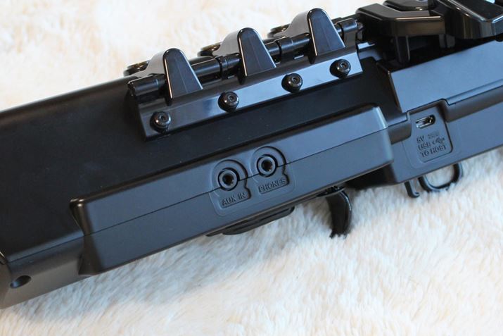 {̑ʂɁA3.5mmXeI~jo͒[q𓋍ځBwbhz^Czڑ̂قAtɃXs[J[ڑđ傫ʂŖ炷Ƃł܂