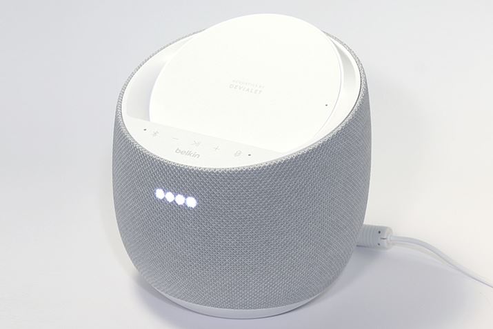 SOUNDFORM ELITE�̃z���C�g���f���B�J���[�o���G�[�V�����̓z���C�g�̂ق��Ƀu���b�N���p�ӂ���Ă���