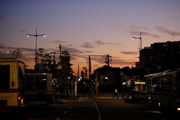 [Ŕqʐ̃oXBił̓V[vŔ̂`ʂꂽ<br>X-S10AXF 50mmF1.0 R WRA50mmi35mmZ75mmjAISO320AF1AIo␳-0.33EVA1/75bAiDAE<br>Beʐ^i6240×4160A10.7MBj