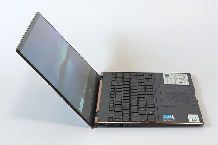 ɂ͂ƃbhJbp[̃_ChJbg{ĂBfBXvC̑ʂ́A傤ǐ^񒆂ɃbhJbp[̑fނߍ܂ĂBʐ^͊ăbhJbp[f悤ɎBeĂ邪Ai͂肰ȂP