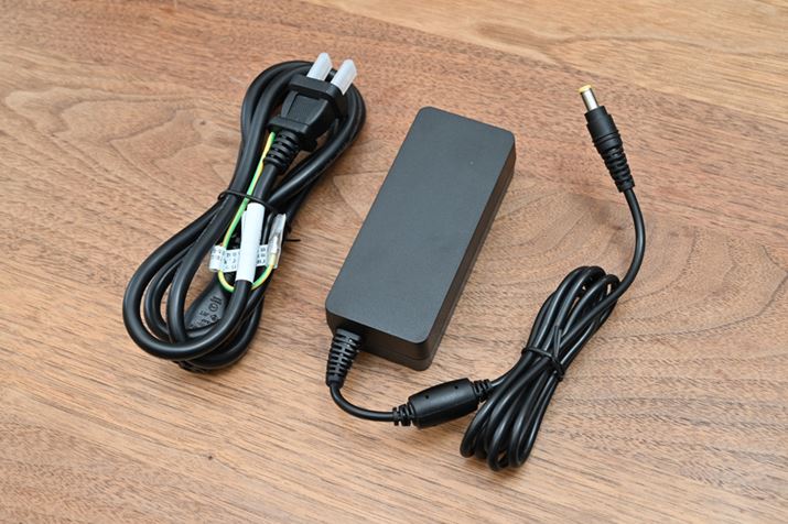 {̂̏[d͐pACA_v^[ōsBd̊mۂłȂOɎoƂlƁAUSB Type-CȂǂ̗pĂقƂ