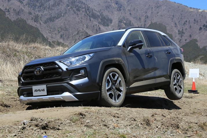 uofBṽx[XԂƂȂĂAg^uRAV4v