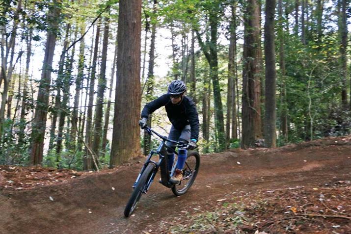 ㋉҃R[X͂Ȃ葖育̂AdAVXg@\𓋍ڂe-MTBȂ̂15fłBʂ̃}EeoCNƁAԂł܂Ŏ񂷂͕̂M҂̗̑͂ł͕s\B̂悤ɑ̗͂ȂA}EeoCN̂Ƃ\ł̂e-MTB̖͂ł