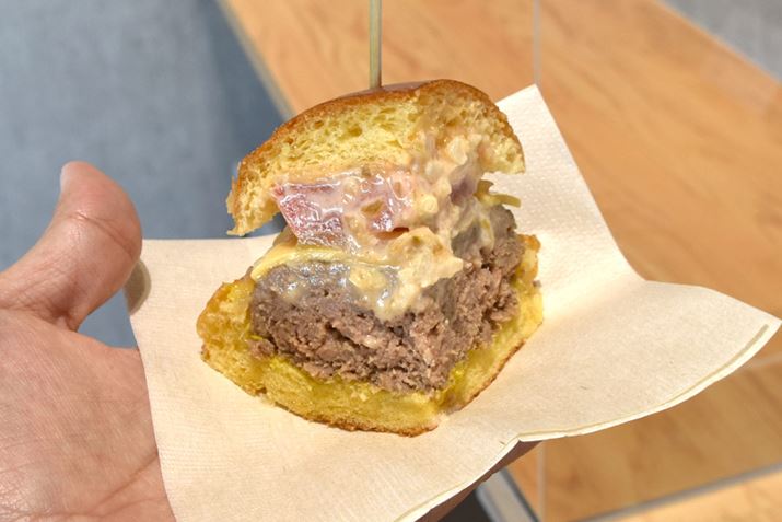 uGUNDAM FACTORY YOKOHAMA `[Yo[K[ Produced by Xviō1,430~jB吳12NɑnƂꂽAH̘V܁uXv̐lCno[K[ɁAZ`F_[`[YgbsOAWj[BpeŃW[V[ȂɐH׉Q