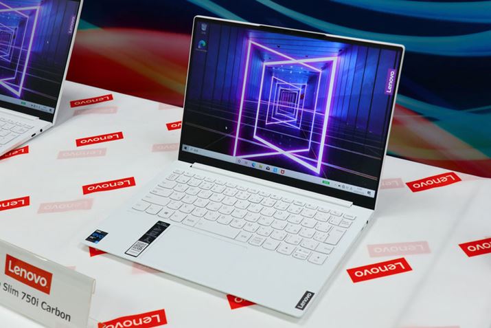 YOGA Slim 750i Carbon͍ł͍lĆgp\h BCO[J[́gp\h͒BJ[{t@Co[fނgyďvȃ{fB