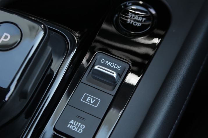 V^um[gṽhCu[h؂ւXCb`B́A܂邢{^тɐ؂ւ^CṽXCb`AV^͏ɓ|ƁuSPORT[hvAɓ|ƁuNORMAL[hvɂȂiGWńuECO[hvj