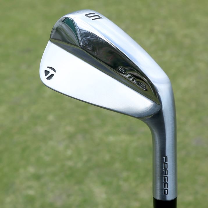 􉽊wIȃfUC̃obNtF[XB~[ƃTegAdグꂽbLɂAɂ킵ACAɎdオĂ܂