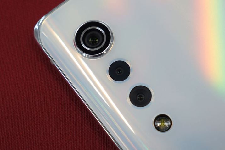 ���H�̗�����l�q���C���[�W�����Ƃ������C���J�������ӂ̃f�U�C��