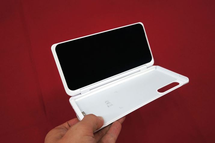 �{�@��LG�f���A���X�N���[���͖{�@��p�̂��́BLG V60 ThinQ 5G����g���񂵂͂ł��Ȃ�