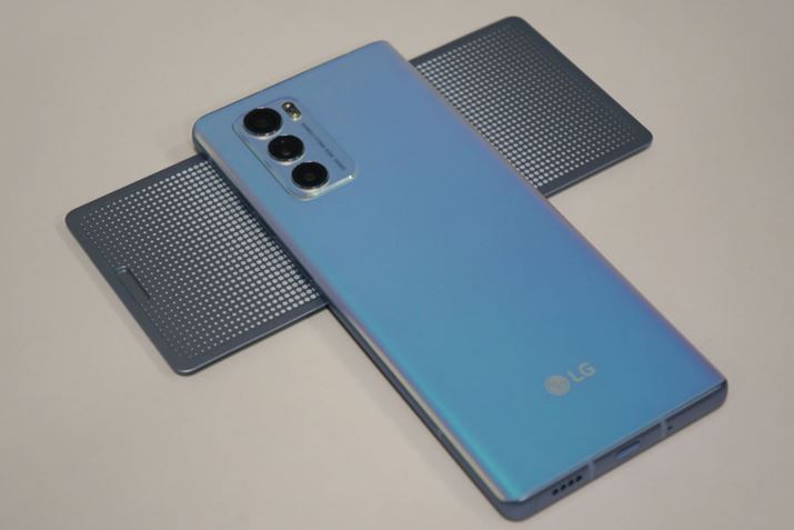 �w�ʂ̗l�q�B���C���f�B�X�v���C�͗L�@EL�f�B�X�v���C���̗p���邱�Ƃ������āA�ӊO�Ɣ���