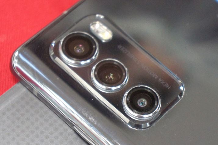 �g���v���J�����d�l�̃��C���J�����B�X�y�b�N�̐����͂Ȃ��������A�傫�����݊��̂���J������