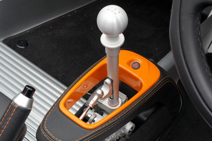 �ŋ߂̃��[�^�X�ԓƎ��́u�G�N�X�|�[�Y�h�M�A�V�t�g���J�j�Y���v�́A�r�W���A���ʂƑ���t�B�[�����O�̗��ʂőf���炵���A���I�Ŗʔ����@�\�ł�