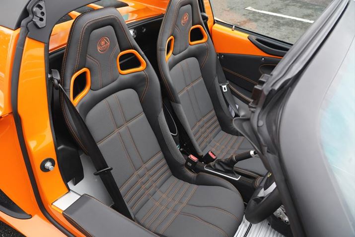 ���N���C�j���O�@�\�͂Ȃ��A�^�]�Ȃ��O��X���C�h���邾���Œ������̋����V�[�g�Ȃ���A�z�[���h���͕���Ȃ��B��~���͍ň��Ȃ���A�R�c�����߂΂���قǋ�ɂȂ�܂���