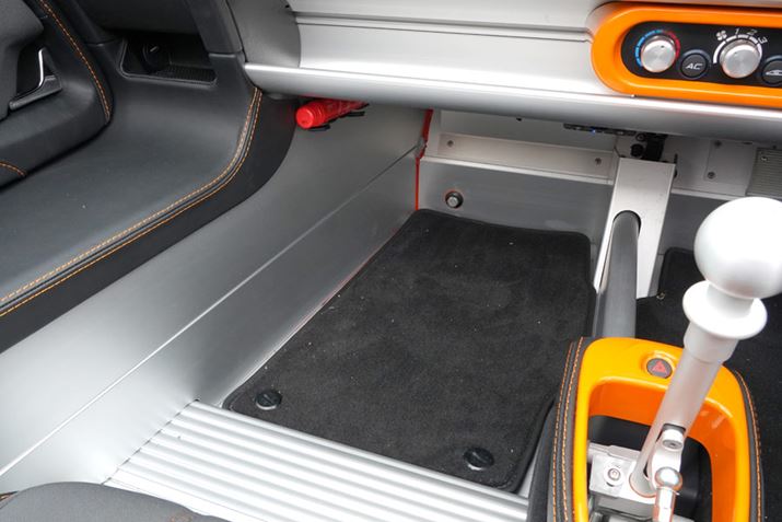 �A���~�����o���ނ̔��ɏ���Ă��邱�Ƃ������ł�������B���̖��@�������������悭�đf�G�ł�