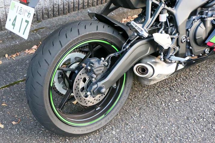 ÃXCOA[͘pȃ^CvB^ĆAObv͂̍_bvuGPR300v𑕒Ă