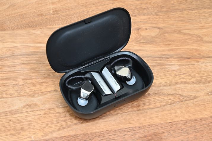 MMCX^CṽRlN^[̗pCzSCXCzłiBasso Audio̊SCXA_v^[uCF01vBfinal̒CzuA8000vtĎĂ