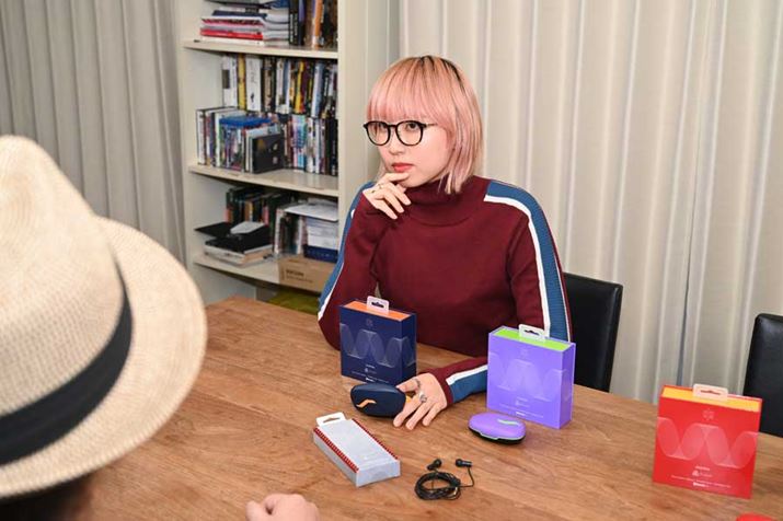 XAI̓VK[炵Aڂ̃fUCłȂAy𒮂ACeƂĉɂËȂ_]