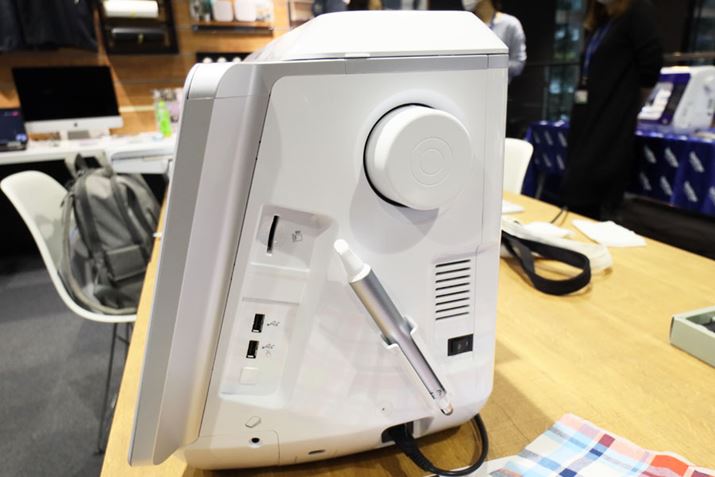 {̉USB×2|[gSDJ[hXbgAt̃^b`yz_[𓋍