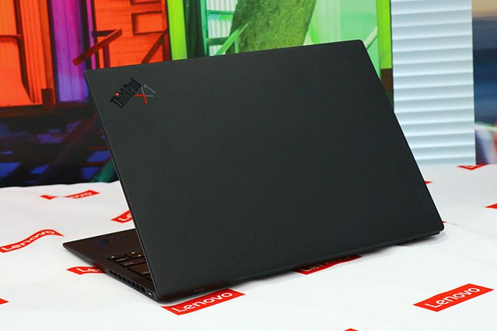 ʐ^Ƃ킩ɂV̓h[`ƂȂĂ