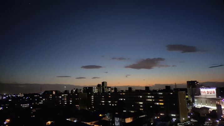 v̋WJŎBeBX͍̕ԂĂ܂ĂB̂悤ȈÂ߂̃V[ɂȂƁAxBěE₷