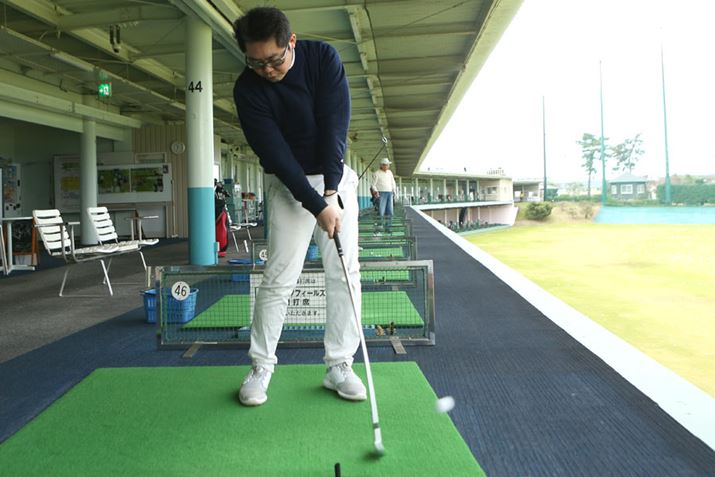 cHƂ̊G͕ȂIȂɔACAȂ̂ɁAƏd݂CŊłI