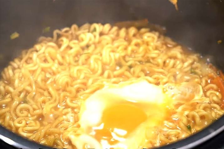 ɉ΂ăOcOcĂ犮I E؁ELmR̂ܖA``H̖˂ɋÏkĂĒI