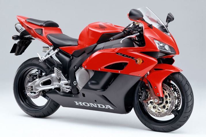 X[p[oCNEI茠ɎQł悤ɂȂ2004NɔꂽuCBR1000RRvB̃fybgl[p\ĹuFirebladevɕύXꂽ