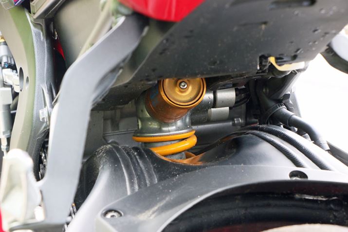 AOHLINS̓dqTTX36TXyV̗pĂ̂CBR1000RR-R FIREBLADE SP̂݁B2OHLINS Smart ECVXe̗̍pɂAߍׂȒs