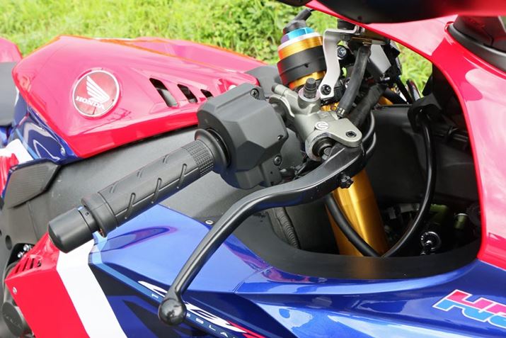 }X^[V_[ACBR1000RR-R FIREBLADE SP̓u{̃WA^CvB^b`ARg[ƂxŊmۂĂ