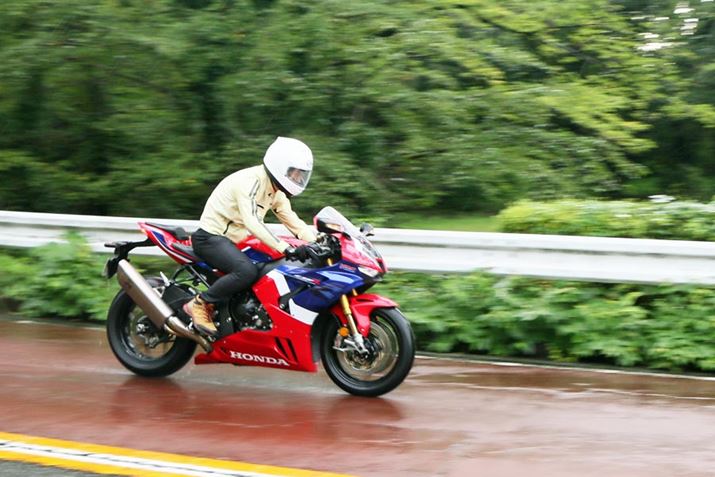 掞̓EFbgRfBVAȒł|邱ƂȂăX[Yɑꂽ