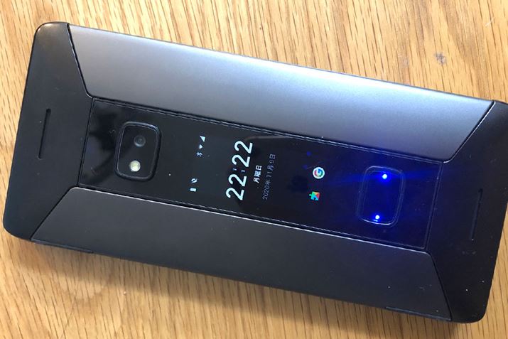 OfGemini PDÁAwʂɃfBXvCȂ߁AʒmȂǂɊmFłAsւłBۂACosmo Communicator with HDMÍA̎_݂ƂɃJo[Ă܂BȂ݂ɁA郉Cg̕ɂ́AwF؃ZT[Ă܂