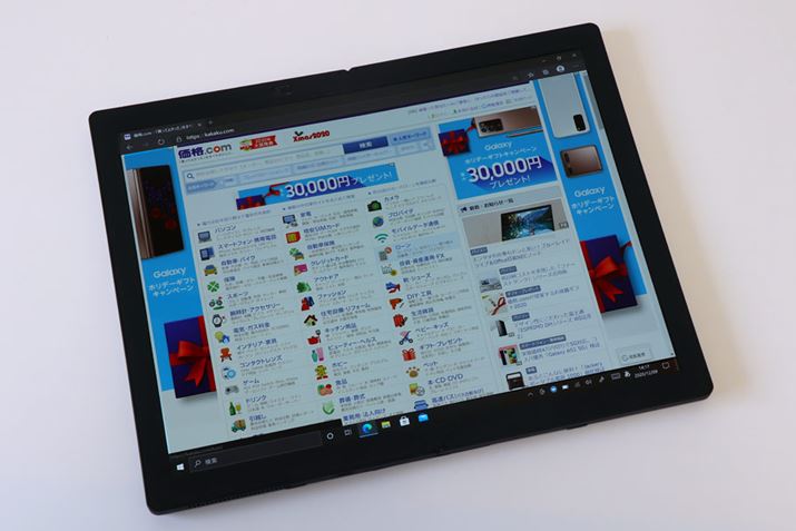 13.3�^�̑��ʃ^�u���b�g�Ƃ��Ďg����B2048×1536�̗L�@EL�f�B�X�v���C�́A�����������܂������i���ȕ\���B10�_�}���`�^�b�`�ɂ��Ή�����