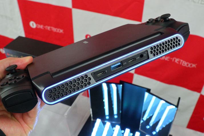 OC^[tFCX͔wʂɂׂĔzuĂ