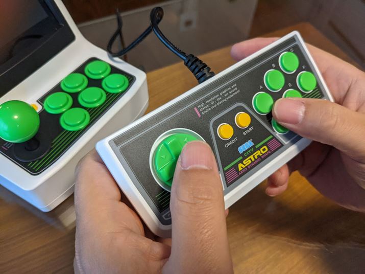 uAXgVeB~j Rg[pbhv{̂USB|[gɐڑƍő2lŁuAXgVeB~jvVׂ܂