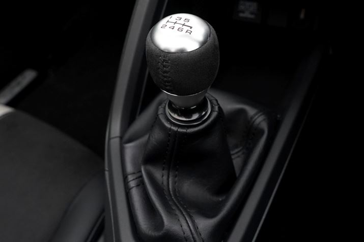 �z���_�̃X�|�[�c�J�[�炵���A�Z���X�g���[�N�ő���t�B�[���̂悢�V�t�g�B���̕Ԃ������ő���ł��܂����A�艞���͂�≓�u������ۂ��Ƃ��낪�����ɂ��܂�܂���