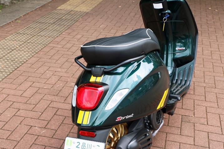 ԑ̌ɂCG[̃XgCv܂ĂBe[v̌`̓NVJALED