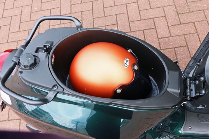 V[gɂ̓ttFCX̃wbg[ł{bNXpӁʐ^̃wbg̓WFbg^Cv