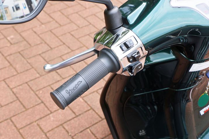 Ă͍葤̃ObvɃnhVtgĂAsf̓Au[Lo[ẑ݁BObv͍YԂɔׂƑ߂BȂAObvɂ̓xXp̃S܂AXCb`̓bLdlƂȂǁA͋C𐷂グׂHv{Ă