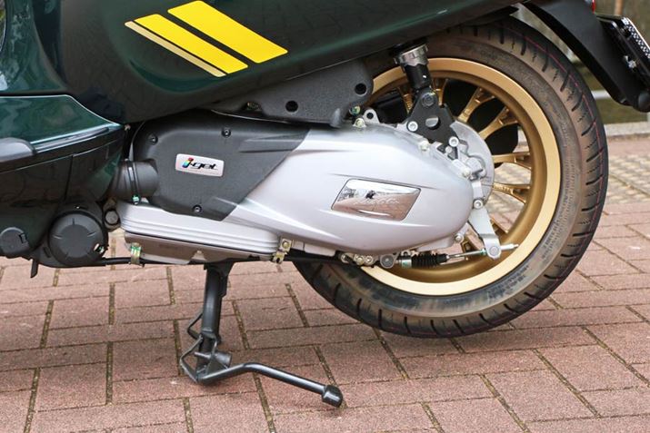 4Xg[NPCSOHC 3oúui-getvƌĂ΂^CṽGẂAs\ƗǍDȔR𗼗BrCʂ154.8cc ŁA12.9PS̍ōo͂𔭊BϑCVTƂȂĂB