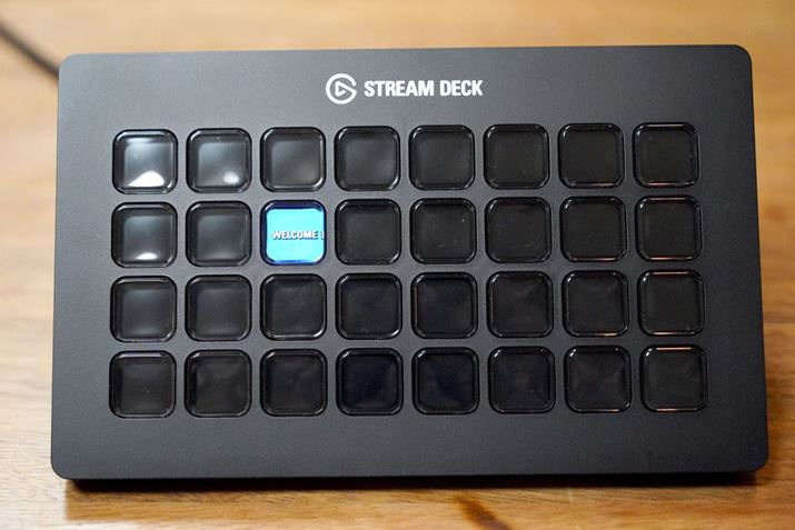 USB Type-CP[ugāASTREAM DECK XLPCڑƁAuWelcomevƂȂAt{^ɕ\܂BAj[VtŃJbRI@Ȃ݂ɁAt̓Xg[NӊOƐ[AnbLƂSn܂