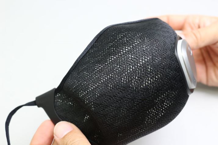 }XNJo[̓bVBʋCmۂȂALQubN݌vɂȂĂƂBȂÃJo[͔M`ĂASƒe͂𗼗