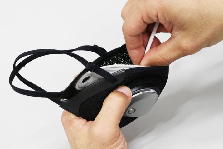 ł́A}XNtB^[Oɏ[dłȂƎĂ݂ƁccłB}XNJo[̗TCh悤ɂ΁A}XNtB^[ɂقƂǎGꂸUSBP[uƂ͉\BAǂĂẅꕔ̓}XNtB^[ɐG邽߁AlɂĂ͎͂̂󂯓ȂȂ