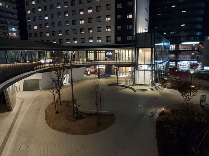 �r���X�̖�i���B�e�B�ߓx�ɖ��邳�������グ��悤�Ȃ��Ƃ͂Ȃ����A�\�}��O���牜�܂Ńm�C�Y�̏��Ȃ��N���A�Ȏd�オ�肾�B��Ԃ���ڗ������A�n�C���C�g��e�̕������O�a���Ă��Ȃ�